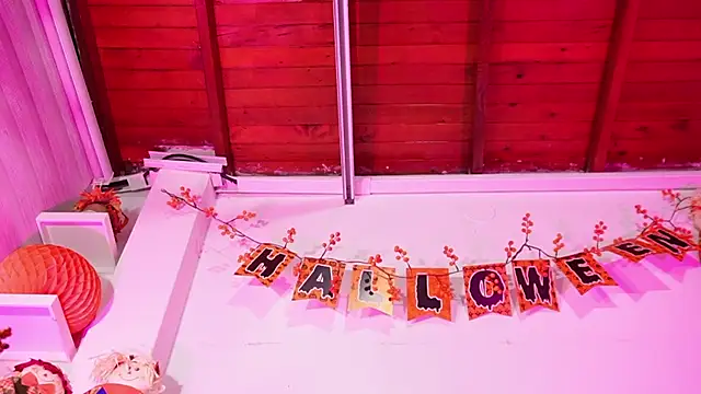 emyli sw  online show from October 17, 2025, 3:10 am