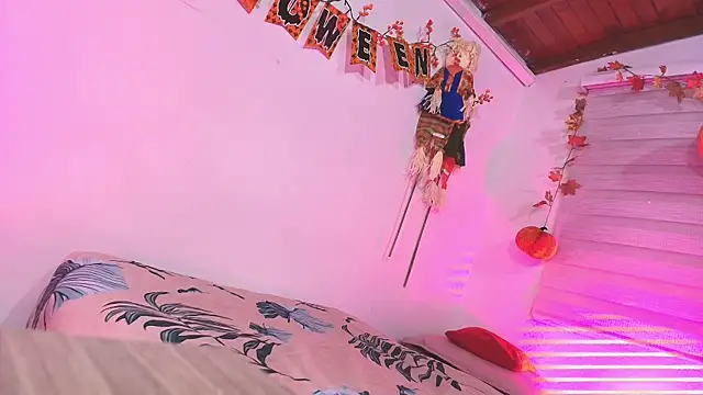 emyli sw  online show from October 26, 2025, 3:12 am