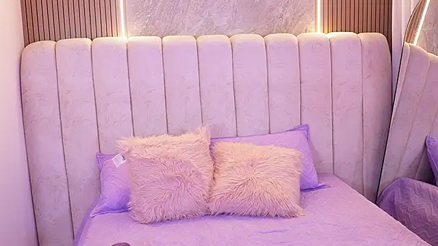 emyli sw  online show from November 27, 2025, 3:08 am