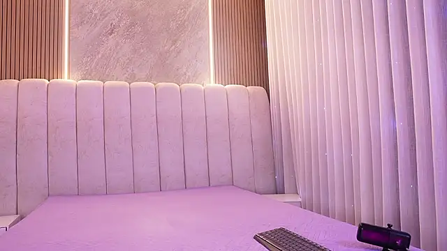 emyli sw  online show from March 13, 2026, 3:24 am