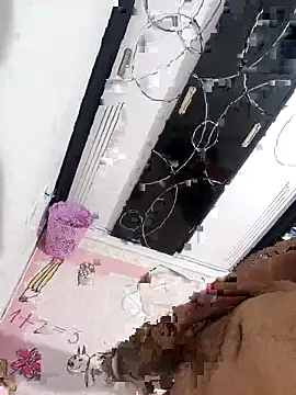 Snapshot of Popzbo chatting on December 1, 2025, 6:57 pm Popzbo online show from December 1, 2025, 6:57 pm