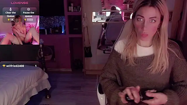 AnnieGOld  online show from January 12, 2026, 10:48 pm