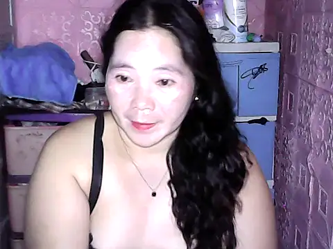 Snapshot of hotpusie_4u chatting on March 3, 2026, 4:35 pm hotpusie 4u online show from March 3, 2026, 4:35 pm