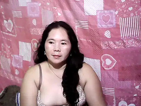 hotpusie 4u online show from May 27, 2026, 7:11 pm