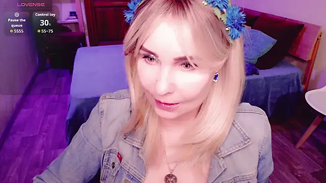  unique cam  online show from April 18, 2026, 9:46 am
