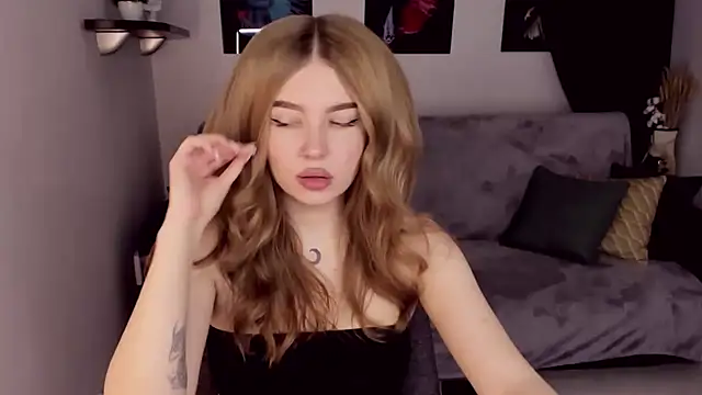 ViolettaLopez online show from December 9, 2024, 2:39 pm