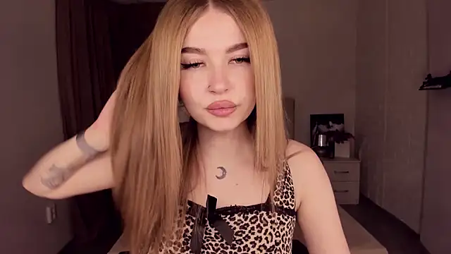 ViolettaLopez online show from January 13, 2025, 2:42 pm