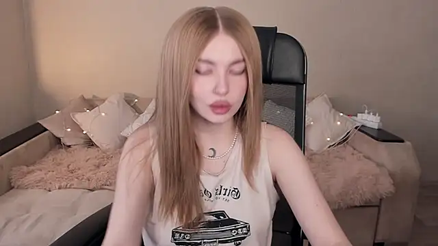 ViolettaLopez online show from February 7, 2025, 11:23 am