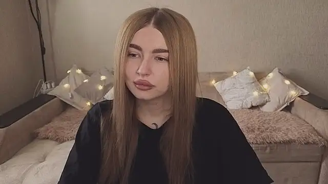 ViolettaLopez online show from September 17, 2025, 11:23 am