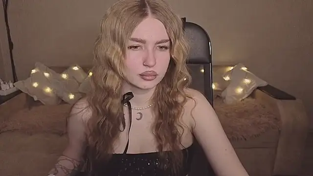 Snapshot of ViolettaLopez chatting on February 12, 2026, 3:18 pm ViolettaLopez online show from February 12, 2026, 3:18 pm