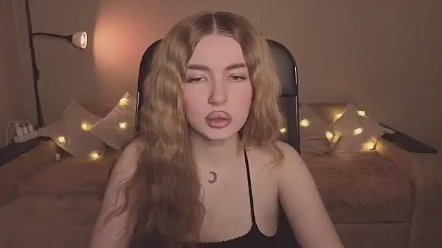 Snapshot of ViolettaLopez chatting on February 15, 2026, 4:36 pm ViolettaLopez online show from February 15, 2026, 4:36 pm