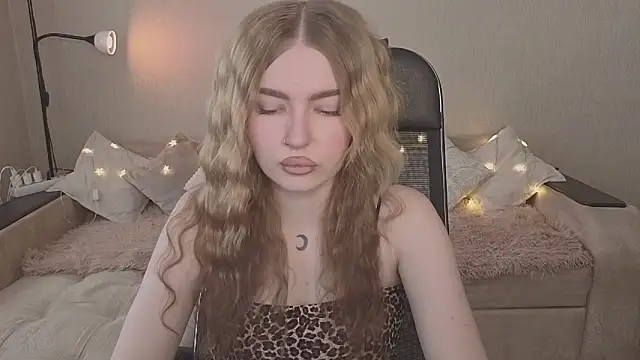 Snapshot of ViolettaLopez chatting on February 21, 2026, 12:50 pm ViolettaLopez online show from February 21, 2026, 12:50 pm