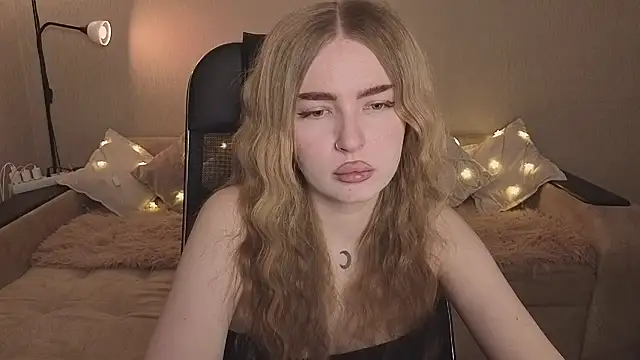 Snapshot of ViolettaLopez chatting on February 23, 2026, 4:15 pm ViolettaLopez online show from February 23, 2026, 4:15 pm