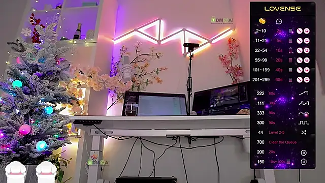 Elena-Marilyn online show from December 3, 2025, 9:13 pm