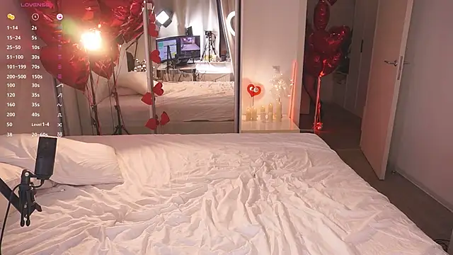 Ffoxyflame online show from February 24, 2025, 4:49 am