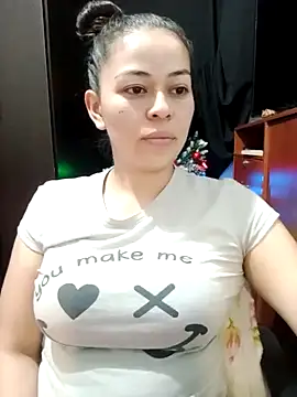 mayhott2 online show from December 19, 2024, 11:46 pm