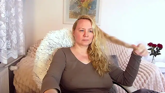 Snapshot of Sarah4you chatting on January 10, 2025, 12:38 am Sarah4you online show from January 10, 2025, 12:38 am