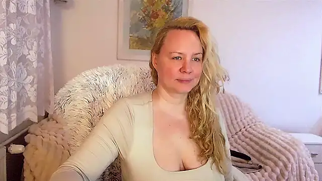 Snapshot of Sarah4you chatting on January 11, 2025, 4:14 pm Sarah4you online show from January 11, 2025, 4:14 pm