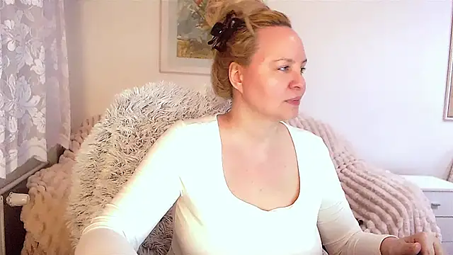 Snapshot of Sarah4you chatting on January 11, 2025, 9:36 pm Sarah4you online show from January 11, 2025, 9:36 pm