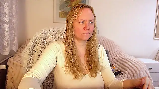 Snapshot of Sarah4you chatting on January 12, 2025, 4:08 pm Sarah4you online show from January 12, 2025, 4:08 pm