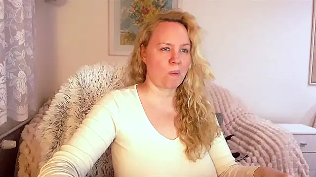 Snapshot of Sarah4you chatting on January 12, 2025, 8:57 pm Sarah4you online show from January 12, 2025, 8:57 pm