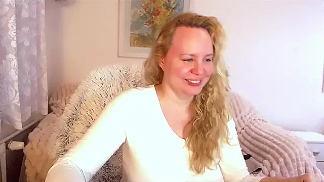 Snapshot of Sarah4you chatting on January 14, 2025, 9:20 pm Sarah4you online show from January 14, 2025, 9:20 pm