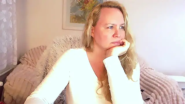 Snapshot of Sarah4you chatting on January 15, 2025, 12:30 am Sarah4you online show from January 15, 2025, 12:30 am