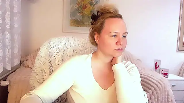 Snapshot of Sarah4you chatting on January 24, 2025, 9:37 pm Sarah4you online show from January 24, 2025, 9:37 pm