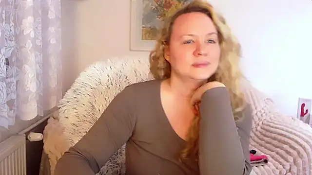 Snapshot of Sarah4you chatting on January 27, 2025, 9:44 pm Sarah4you online show from January 27, 2025, 9:44 pm