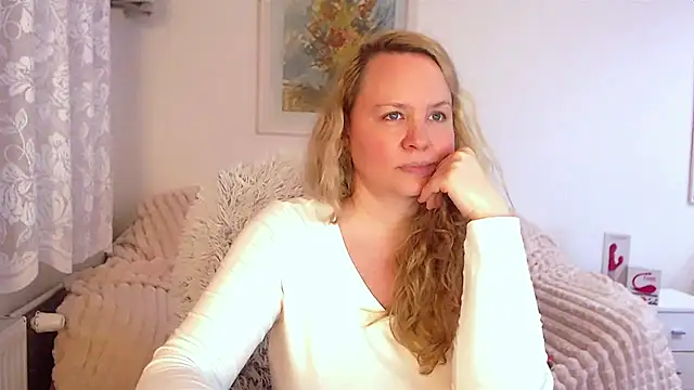 Sarah4you online show from February 1, 2025, 6:51 pm