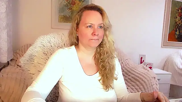 Sarah4you online show from February 13, 2025, 4:28 pm