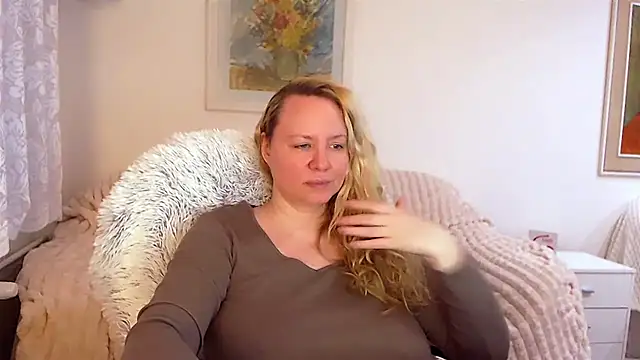 Sarah4you online show from February 15, 2025, 4:23 pm