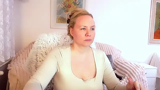 Sarah4you online show from February 25, 2025, 9:35 pm