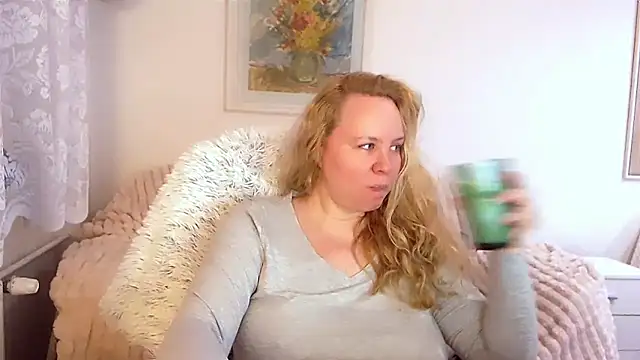 Sarah4you online show from March 3, 2025, 9:48 pm