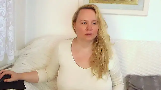 Sarah4you online show from September 15, 2025, 8:42 pm