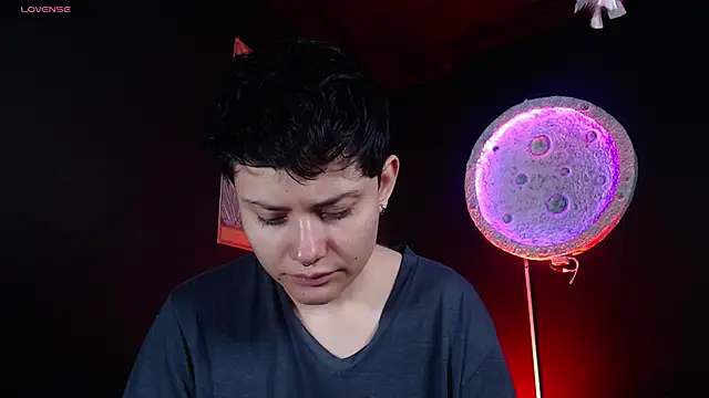 girl intense444 online show from April 18, 2026, 1:04 pm