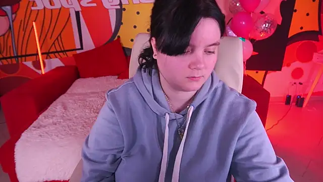 LittleShyy online show from February 19, 2026, 2:13 pm