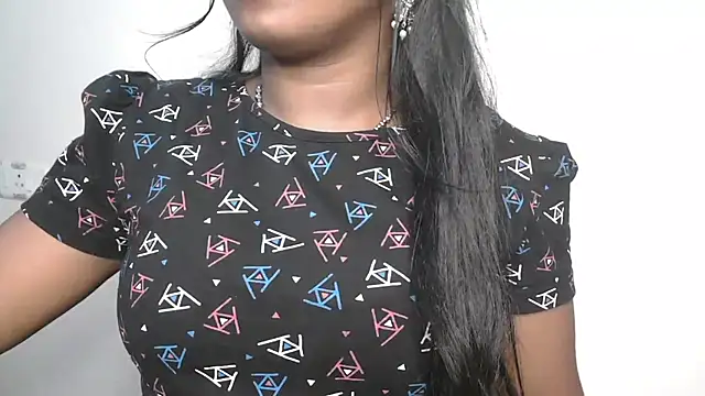 Snapshot of Dhiyapink chatting on October 10, 2025, 5:56 pm Dhiyapink online show from October 10, 2025, 5:56 pm