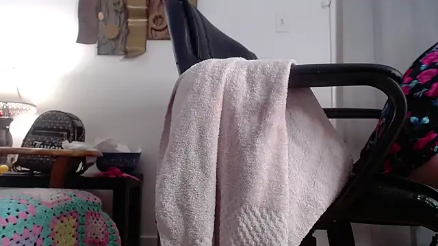 Snapshot of Candy-apple chatting on January 24, 2025, 2:18 am Candy-apple online show from January 24, 2025, 2:18 am