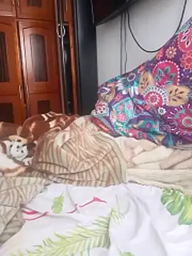 marindanielf online show from November 10, 2025, 1:21 pm