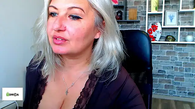 Snapshot of angel_devil_milf chatting on January 17, 2026, 12:43 pm angel devil milf online show from January 17, 2026, 12:43 pm