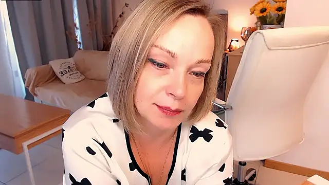 Tilly Eliot online show from March 15, 2026, 8:15 pm