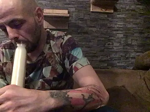 kissfreak85 online show from February 1, 2025, 1:44 am