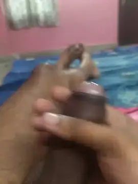 Snapshot of omar23121 chatting on December 26, 2024, 9:33 am omar23121 online show from December 26, 2024, 9:33 am