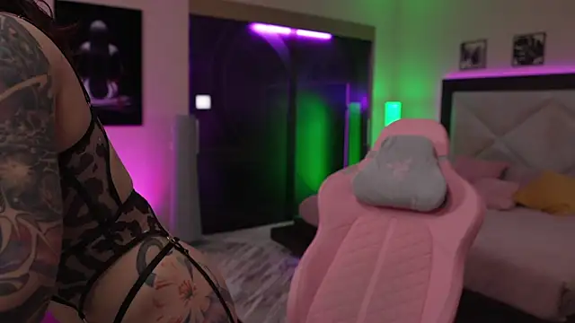 Snapshot of GirlGogo chatting on December 13, 2025, 9:20 pm GirlGogo online show from December 13, 2025, 9:20 pm