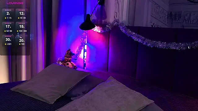 SofiaFoster  online show from December 18, 2024, 4:17 pm