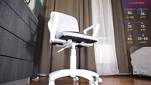 Snapshot of Amina_Key chatting on January 16, 2026, 2:32 pm Amina Key online show from January 16, 2026, 2:32 pm