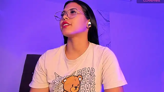 alysson 18 online show from November 18, 2025, 3:38 pm