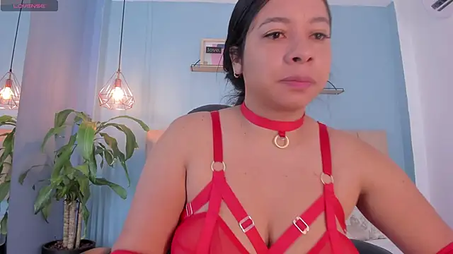 Snapshot of MaraOwen_ chatting on November 7, 2025, 12:05 pm MaraOwen online show from November 7, 2025, 12:05 pm