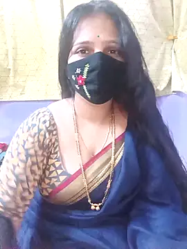 Snapshot of Rising_Smiler chatting on October 28, 2025, 5:37 pm Rising Smiler online show from October 28, 2025, 5:37 pm